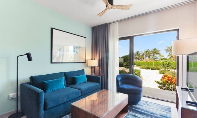Gold Coast Apartment | Modern Condo in Luxury Resort - Oro 6 by Bocobay