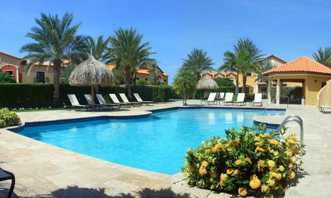 Gold Coast Condo | NEW LISITNG! - BEAUTIFUL 2 BDRM condo at Gold Coast Villas