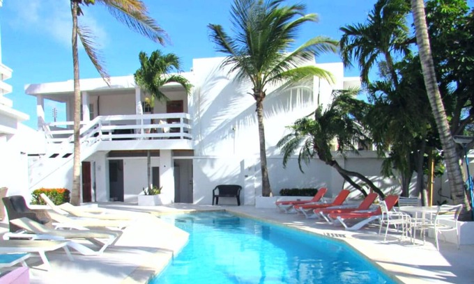 Noord Apartment | One Bedroom vacation apartment Aruba, pool, walking distance to Eagle Beach!