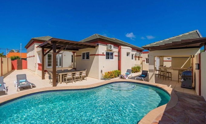 Esmeralda Villa | Sleeps 11 ~6 Bedrooms ~PrivatePool ~Outdoor Dining