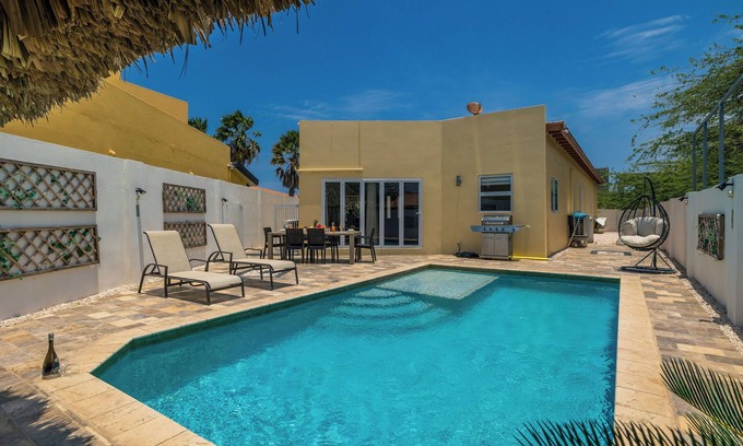 Kamay House | Turibana Villa- 3 Bedroom, 2 Bathroom