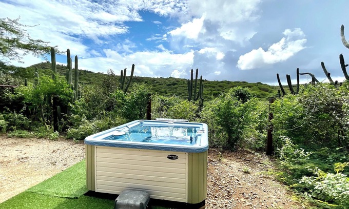Savaneta Apartment | Very quiet apartment with tub and a beautiful view at the edge of national park.