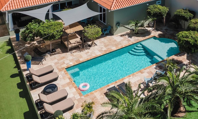 Cunucu Abao Villa | Villa " Island Vibes" private pool & walk to beach
