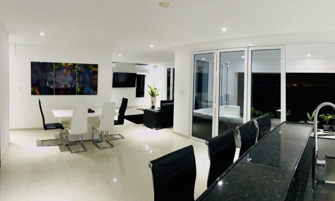 Malmok Villa | Villa Pristine: modern villa, 5-minute walk to Malmok Beach / Boca Catalina