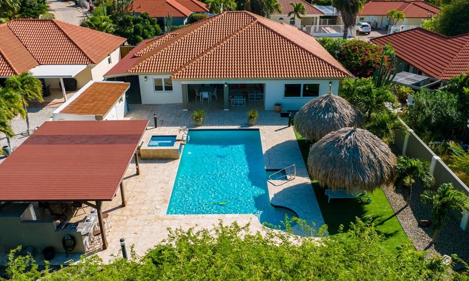 Sabana Liber Villapark House | Villa with pool, spa and outdoor kitchen!