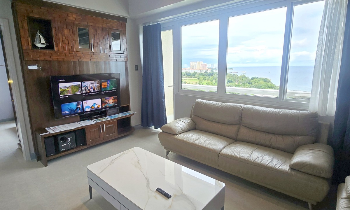 Lapu-Lapu Condo | Lux. 2BR condo + 2 pools, oceanviews, Gym, Beach, near Mactan Newtown, Tours