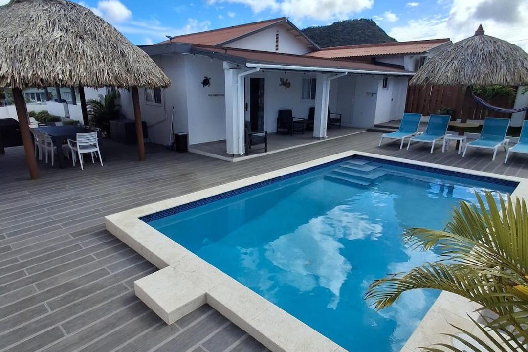 Oranjestad House | Caribbean Breeze- 4 Bedroom- 4 ensuite bathrooms