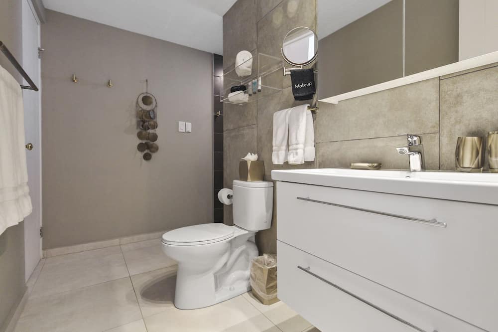 Photo of Bathroom in Esmeralda