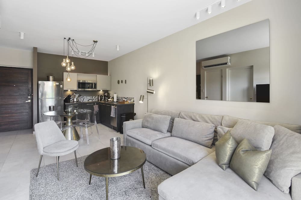 Photo of Livingroom in Esmeralda