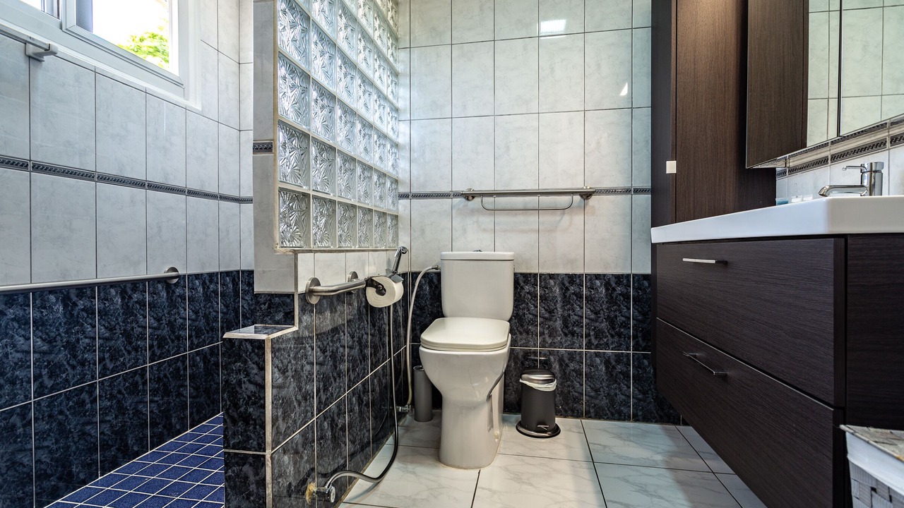 Photo of Bathroom in Ponton