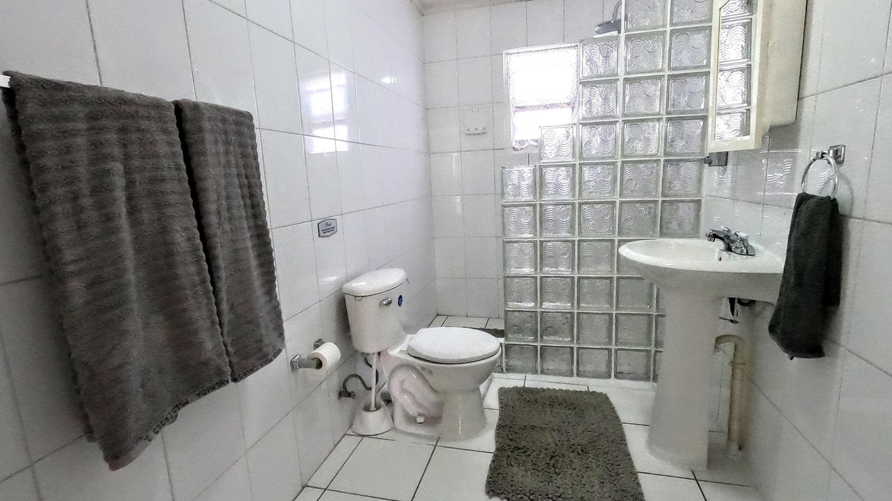 Photo of Bathroom in Oranjestad