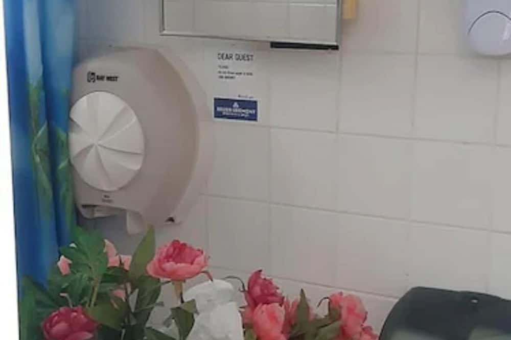 Photo of Bathroom in Ponton