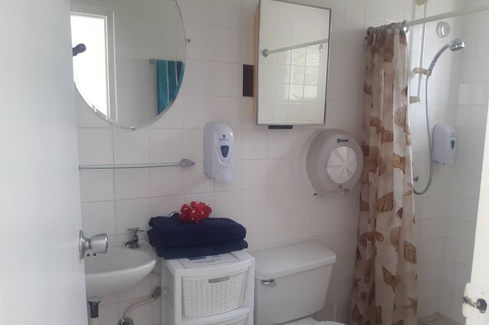 Photo of Bathroom in Ponton
