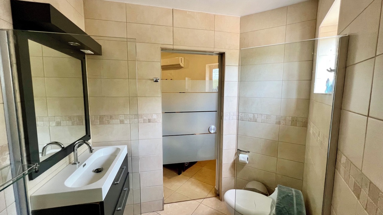 Photo of Bathroom in Oranjestad