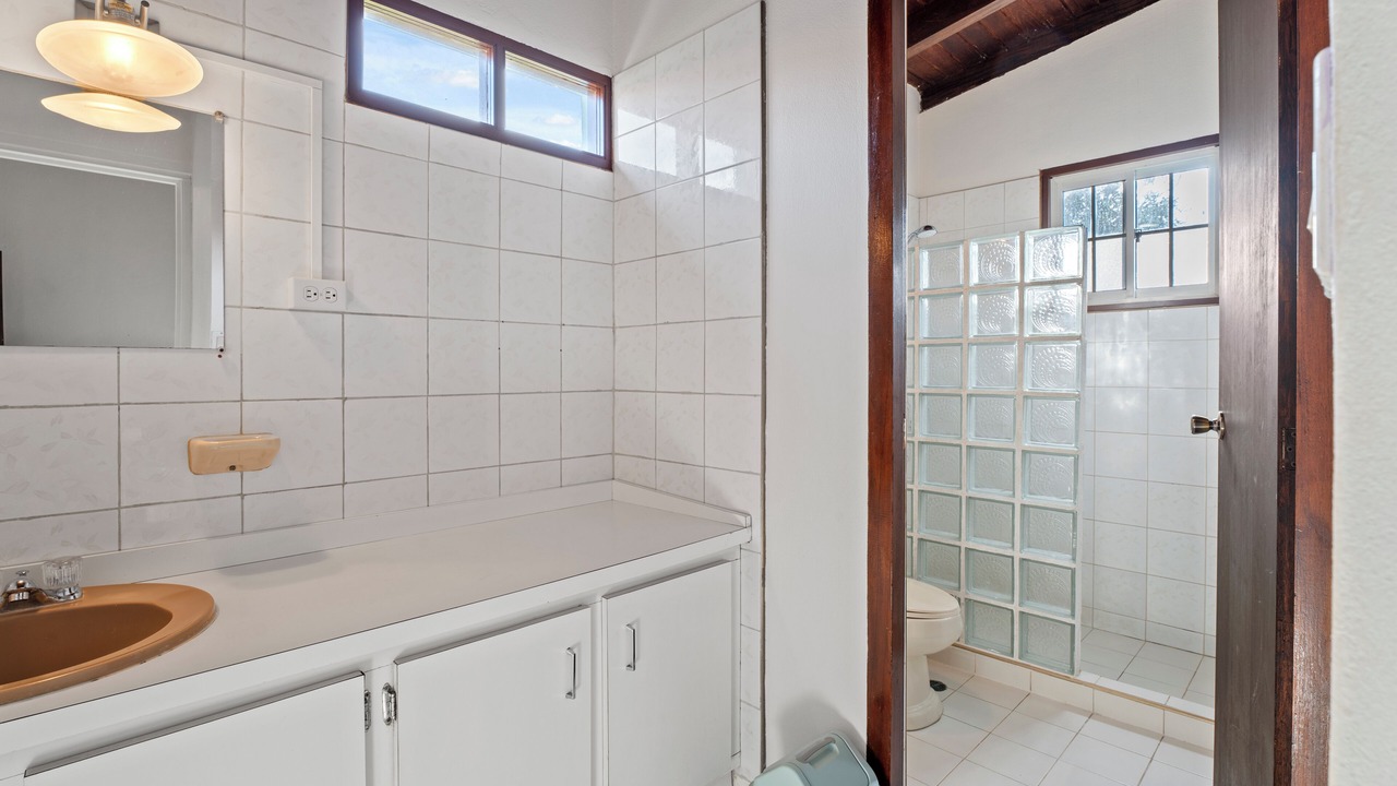 Photo of Bathroom in Oranjestad
