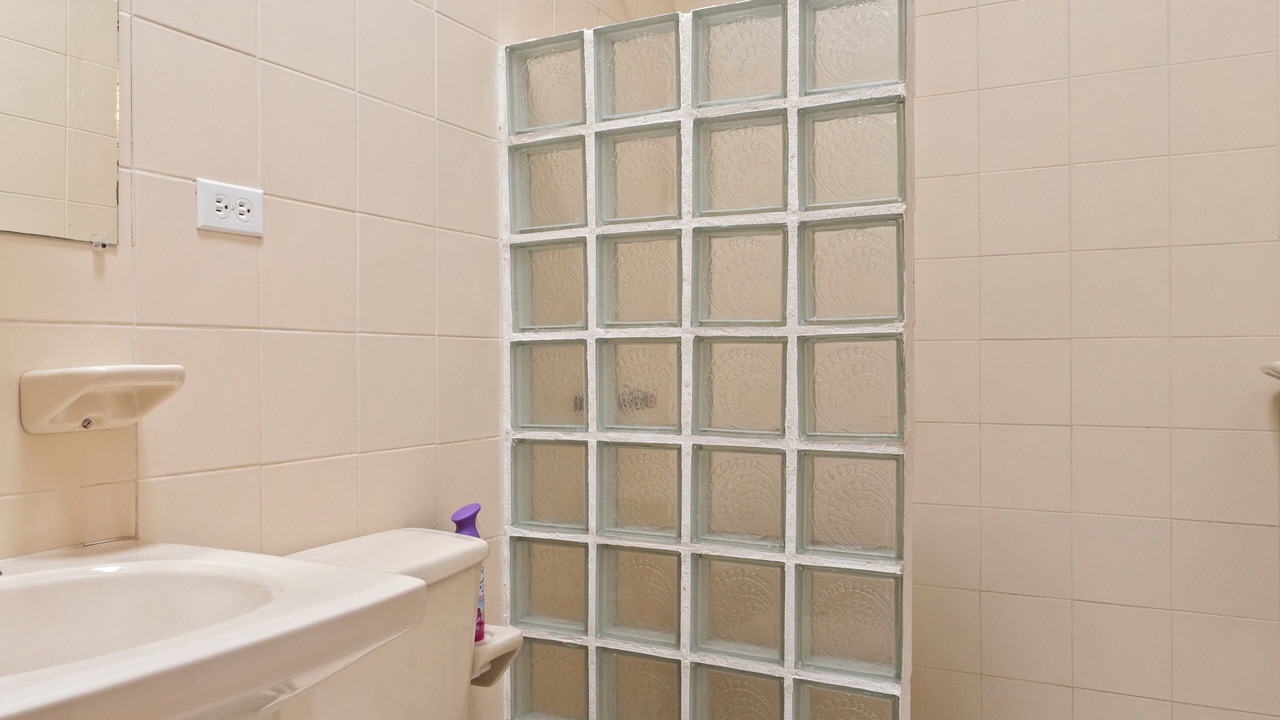 Photo of Bathroom in Oranjestad