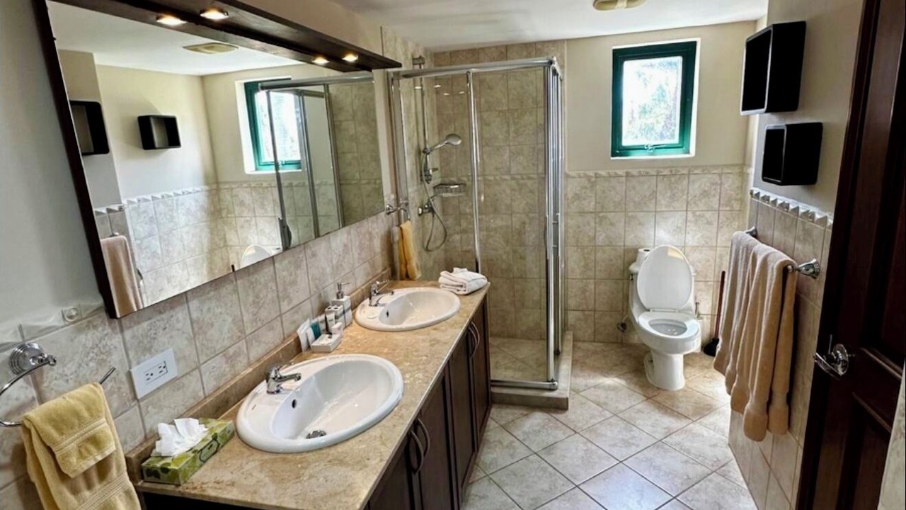 Photo of Bathroom in Esmeralda