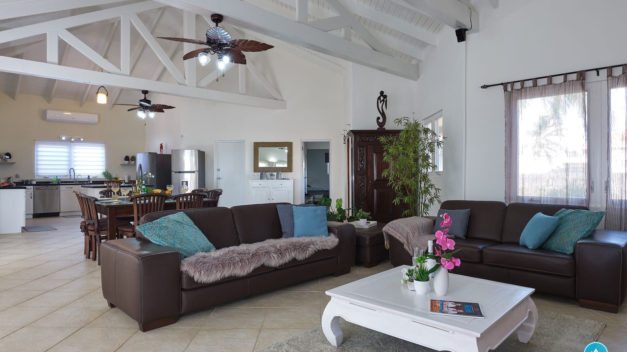 Photo of Livingroom in Esmeralda