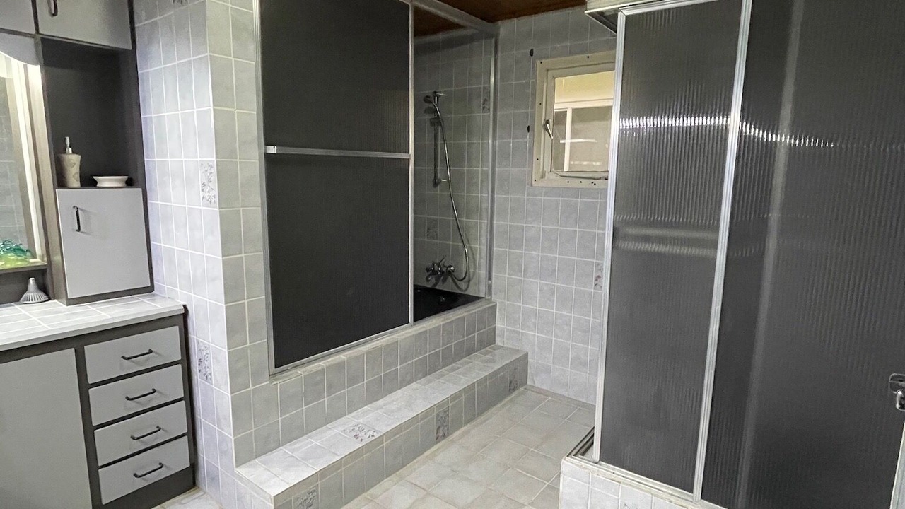 Photo of Bathroom in Oranjestad