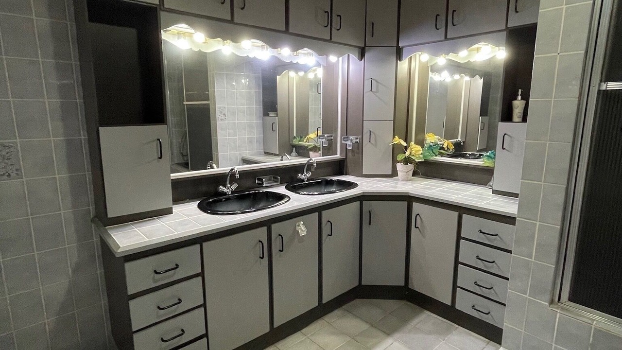 Photo of Bathroom in Oranjestad