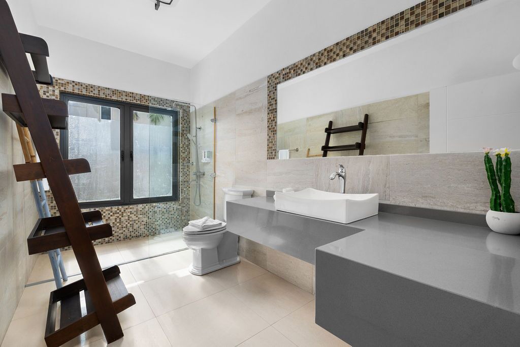 Photo of Bathroom in Esmeralda