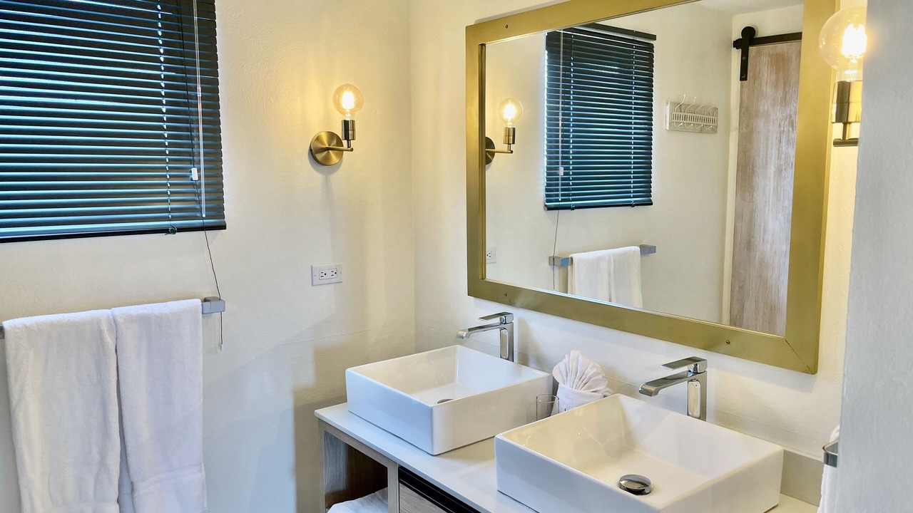 Photo of Bathroom in Oranjestad