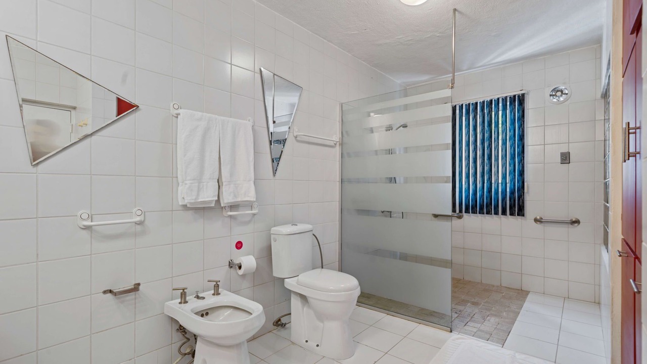 Photo of Bathroom in Ponton