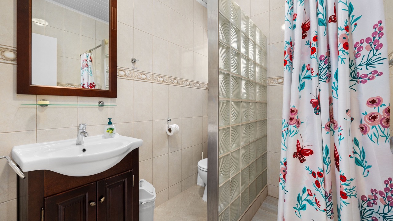Photo of Bathroom in Eagle Beach