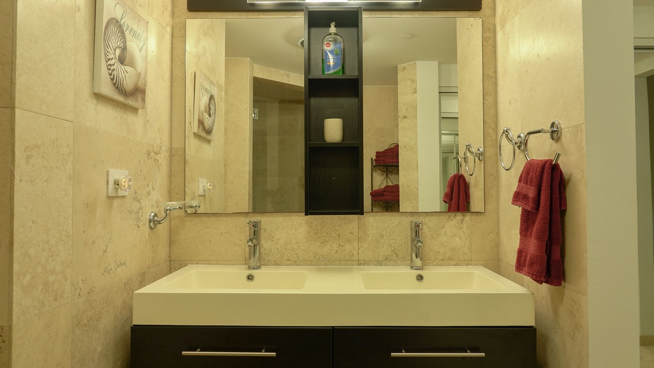Photo of Bathroom in Eagle Beach