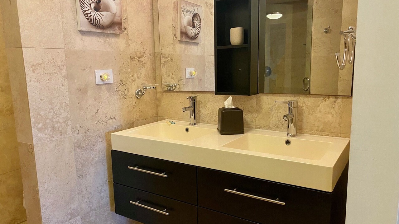 Photo of Bathroom in Eagle Beach