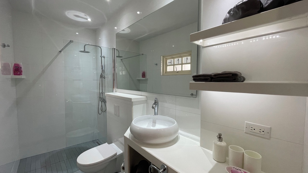 Photo of Bathroom in Oranjestad