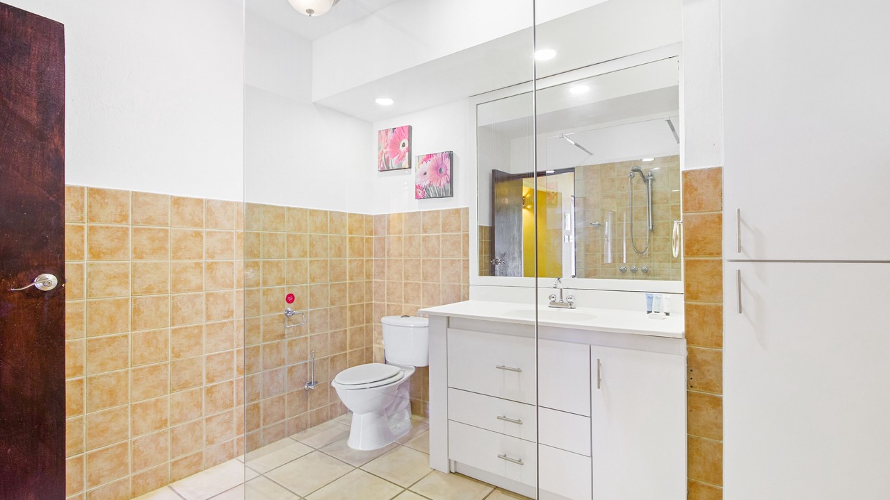 Photo of Bathroom in Ponton