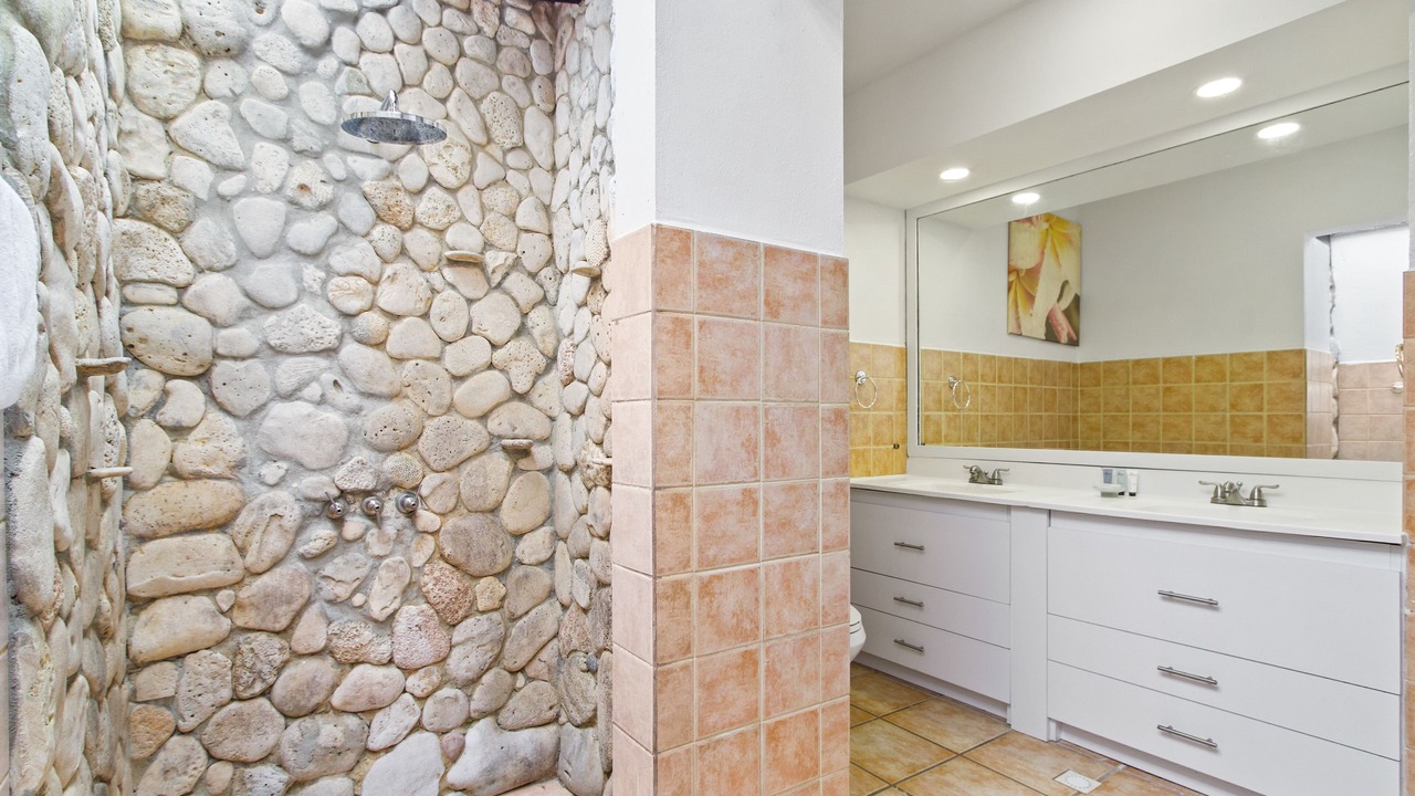 Photo of Bathroom in Ponton