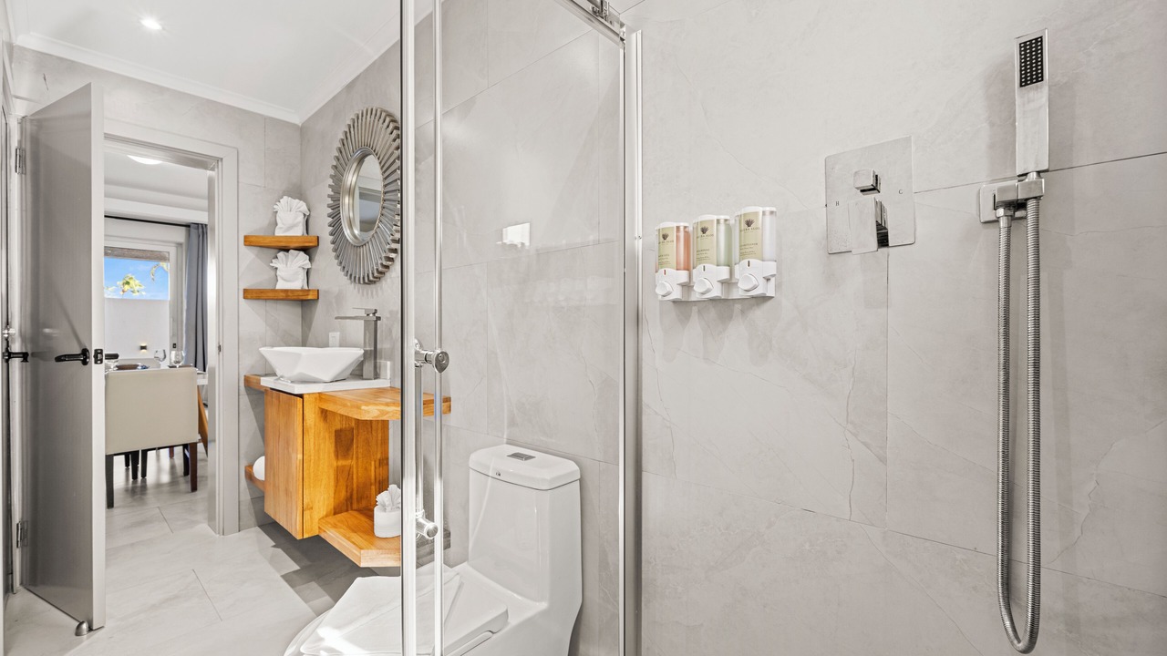 Photo of Bathroom in Ponton