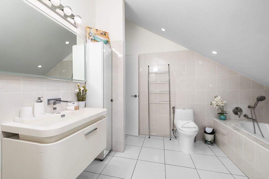 Photo of Bathroom in Esmeralda