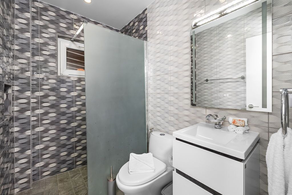 Photo of Bathroom in Esmeralda