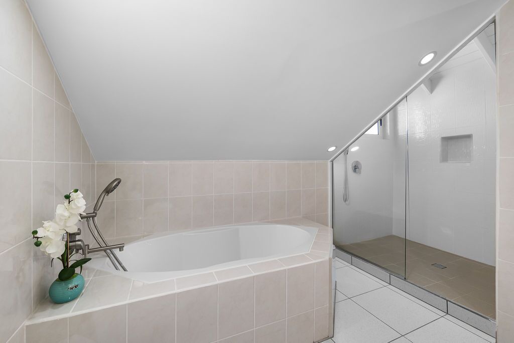 Photo of Bathroom in Esmeralda