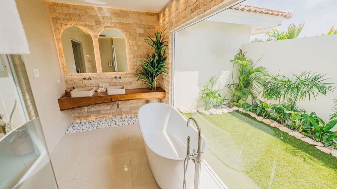 Photo of Bathroom in Esmeralda