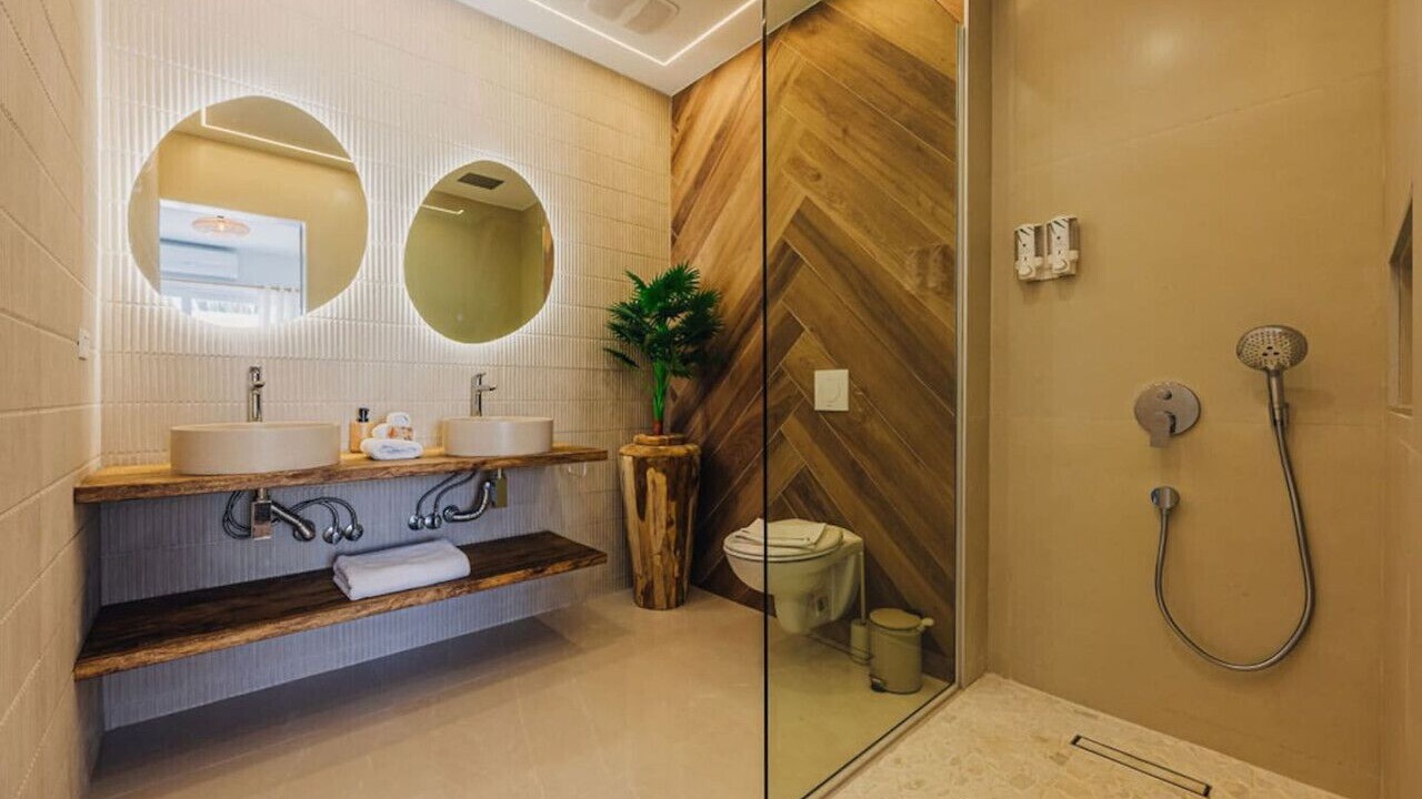 Photo of Bathroom in Esmeralda