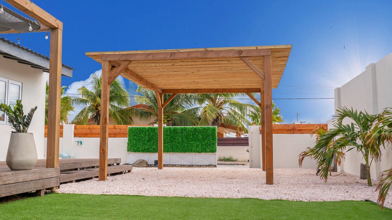 Photo of Patio Balcony in Bushiri