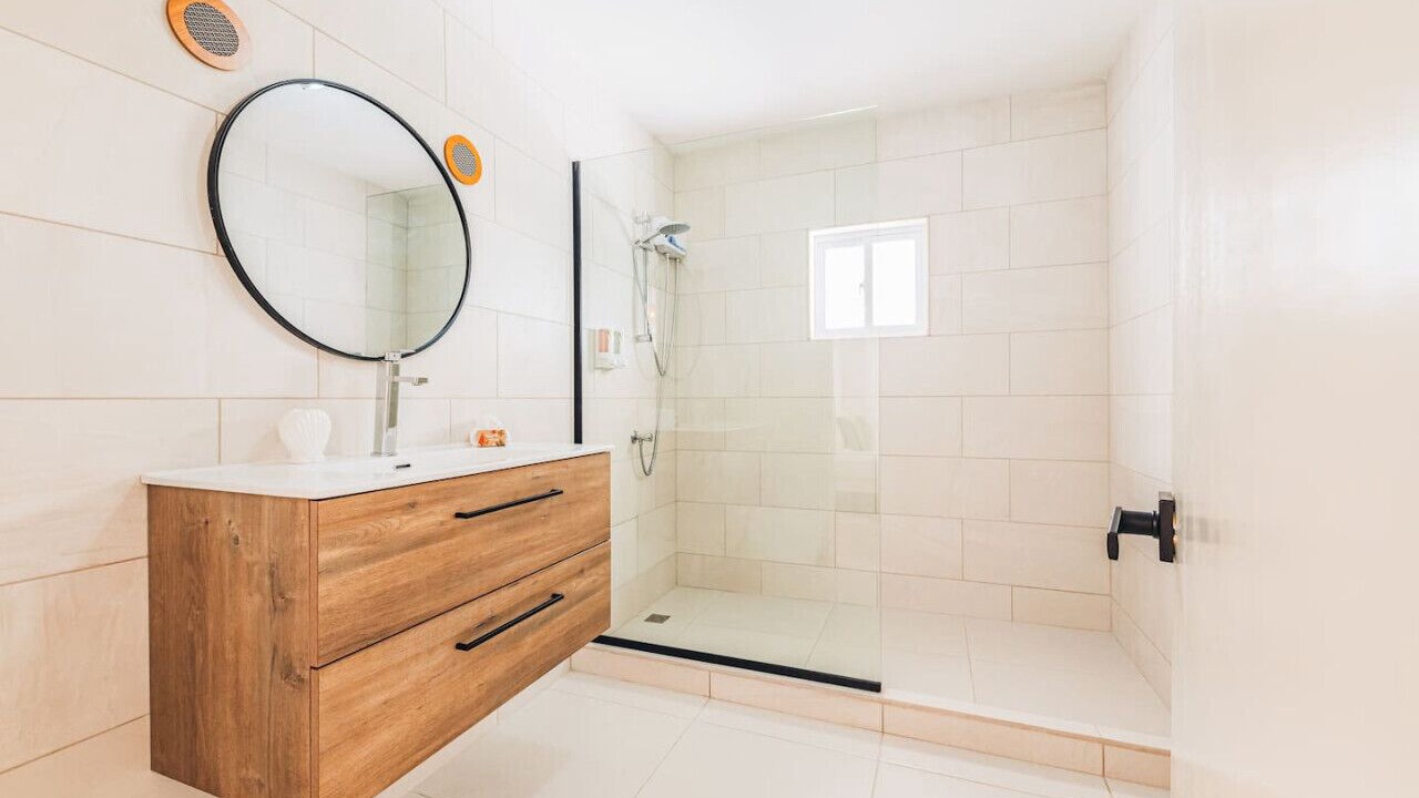 Photo of Bathroom in Oranjestad