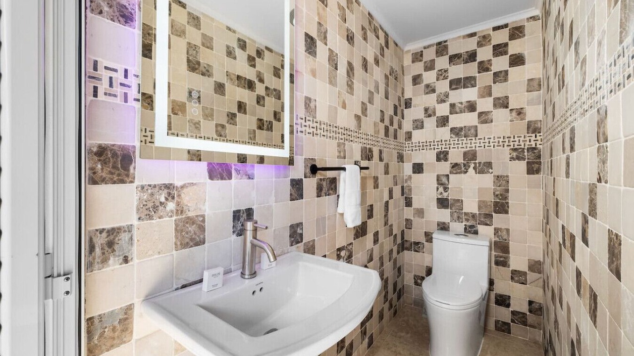 Photo of Bathroom in Esmeralda