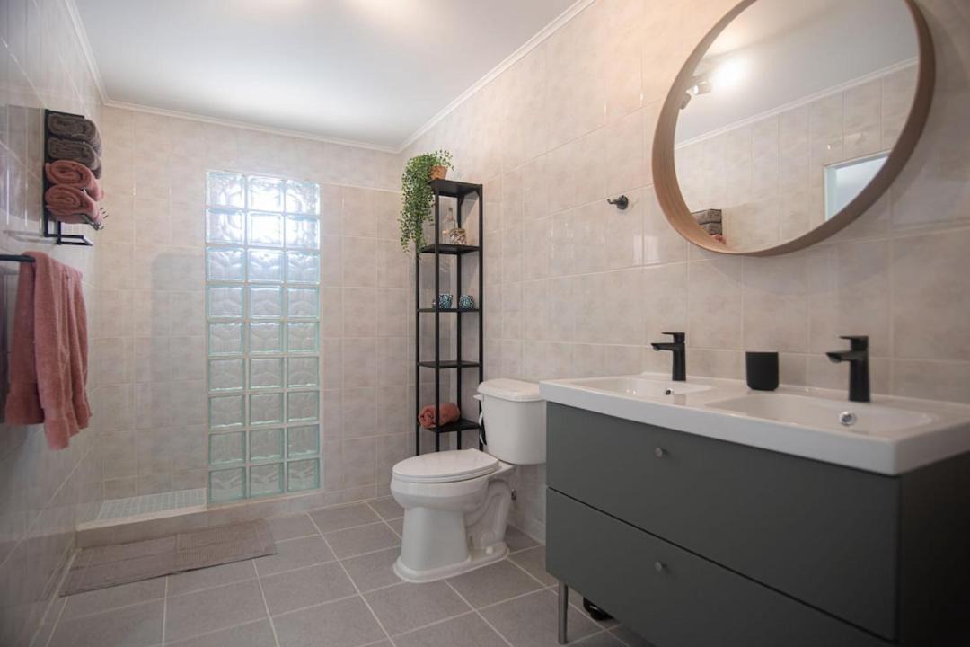 Photo of Bathroom in Oranjestad