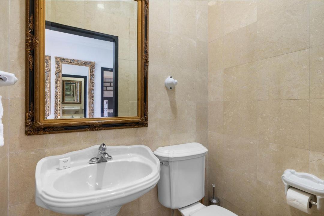Photo of Bathroom in Oranjestad