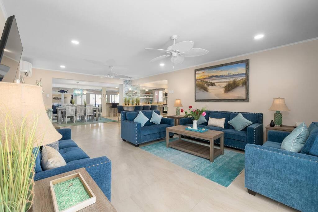 Photo of Livingroom in Palm Beach