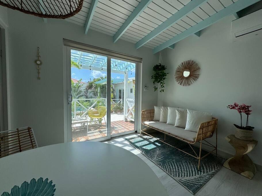 Photo of Others in Oranjestad-West