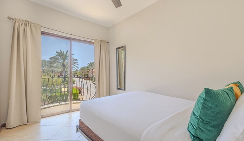 Luxury Condo, 2 Bedrooms, Patio, Garden View