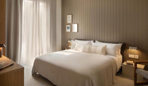 Design Room with Balcony