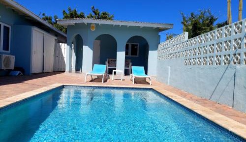 Apartment with Pool View 