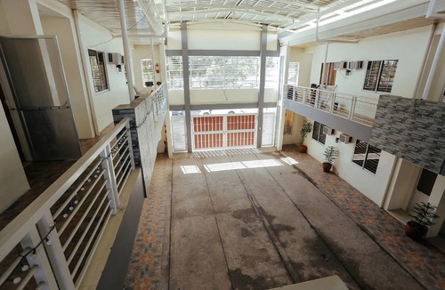 Angeles City Hotel | OYO 645 Ljenj Apartelle